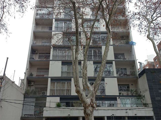 APARTAMENTO VENTA POCITOS 3 DORMITORIOS 2 BAÑOS GARAJE A RECICLAR
