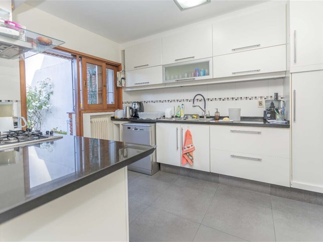 Venta Casa Puerto del Buceo 5 Dormitorios 4 Baños Garaje para 4 autos Fondo Verde de 200 mts con parrillero — foto 9