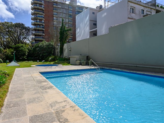 APARTAMENTO 4 DORMITORIOS FRENTE AL GOLF PISCINA BARBACOAS CANCHA GYM — foto 22