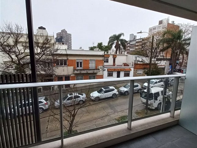 Alquiler Monoambiente Pocitos Nuevo al frente con balcón 1 Baño Parrillero