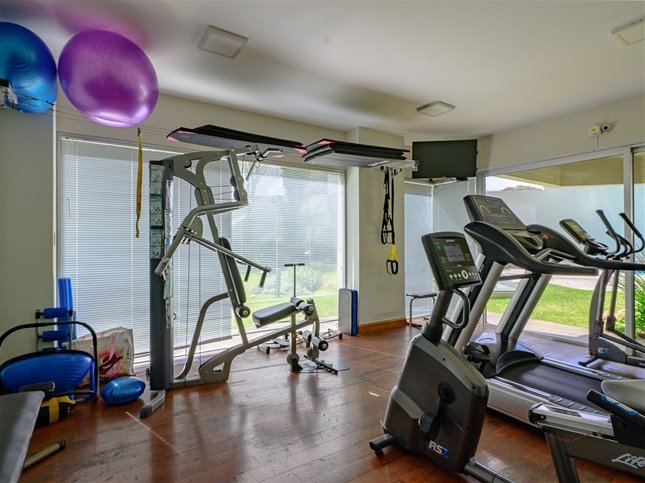 APARTAMENTO 4 DORMITORIOS FRENTE AL GOLF PISCINA BARBACOAS CANCHA GYM — foto 21