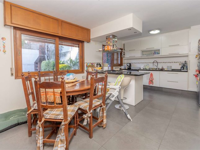 Venta Casa Puerto del Buceo 5 Dormitorios 4 Baños Garaje para 4 autos Fondo Verde de 200 mts con parrillero — foto 8