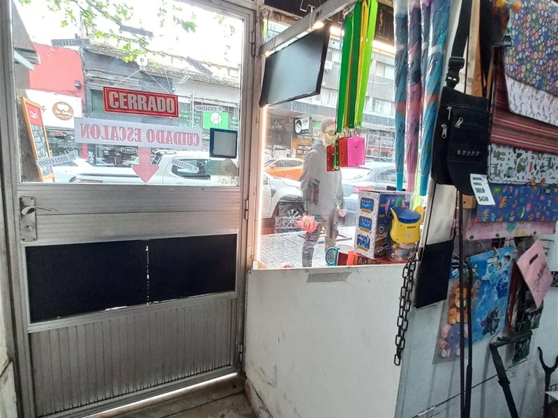 Venta Local Comercial sobre Tristán Narvaja a pasos de 18 de julio — foto 3