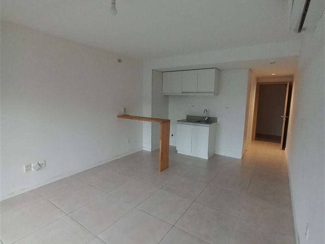 Alquiler Monoambiente Pocitos Nuevo al frente con balcón 1 Baño Parrillero — foto 3