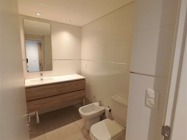 Alquiler Monoambiente Pocitos Nuevo al frente con balcón 1 Baño Parrillero — foto 5