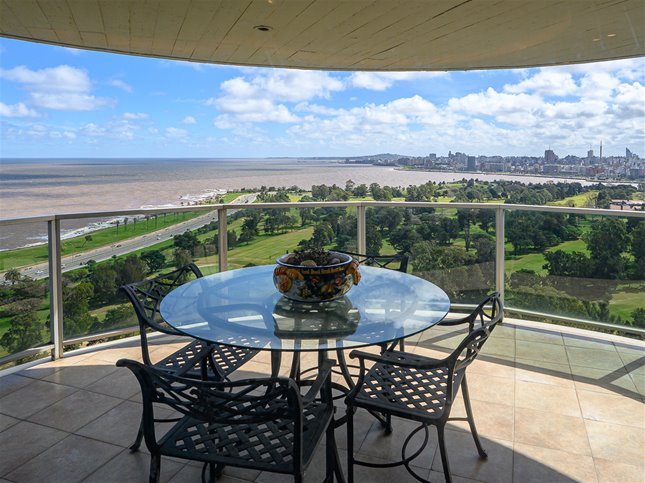 APARTAMENTO 4 DORMITORIOS FRENTE AL GOLF PISCINA BARBACOAS CANCHA GYM