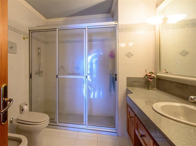 APARTAMENTO 4 DORMITORIOS FRENTE AL GOLF PISCINA BARBACOAS CANCHA GYM — foto 15