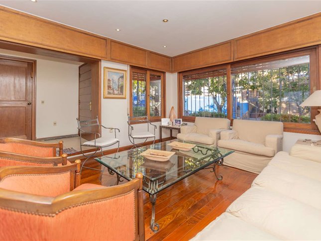 Venta Casa Puerto del Buceo 5 Dormitorios 4 Baños Garaje para 4 autos Fondo Verde de 200 mts con parrillero — foto 3